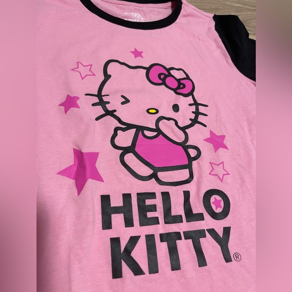 Hello kitty shirt - Picture 2 of 3